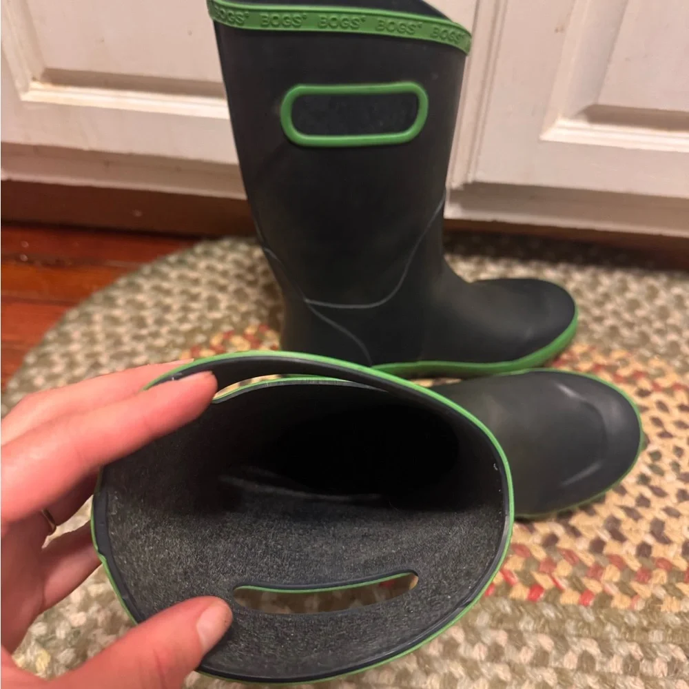 BOGS waterproof Boots girls boys youth size 4